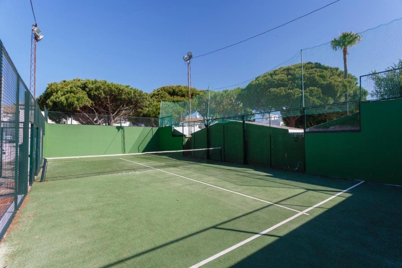 Almadraba Sancti Petri  Grupo DUNNA pista padel
